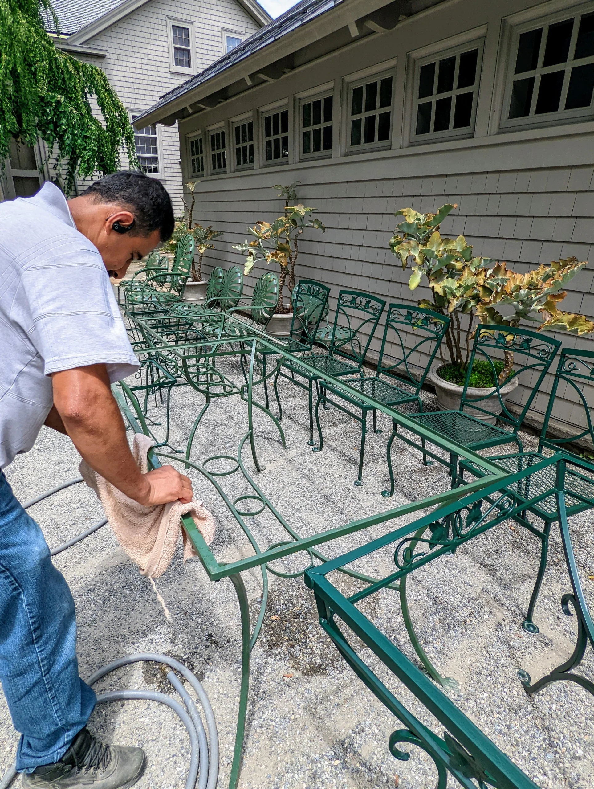 How to Spray Paint Metal Garden Furniture: Easy Steps for Stunning Results