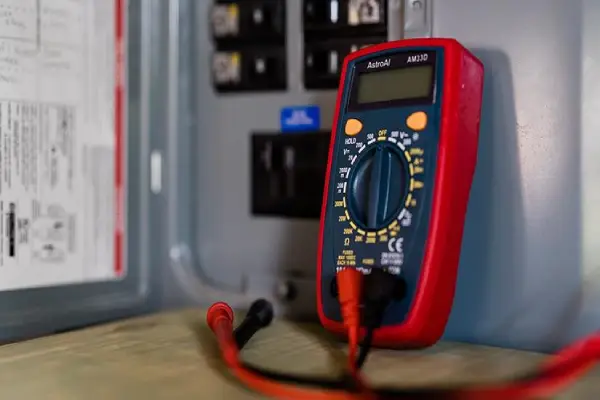 Mre blog how to test a circuit breaker with a multimeter 600