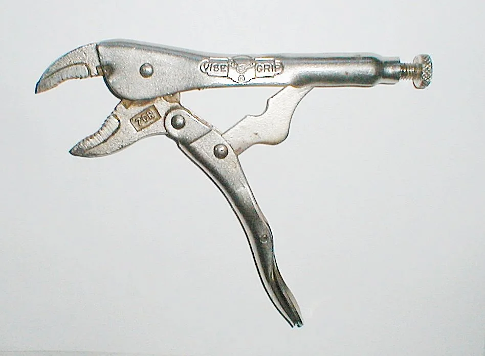 Locking pliers