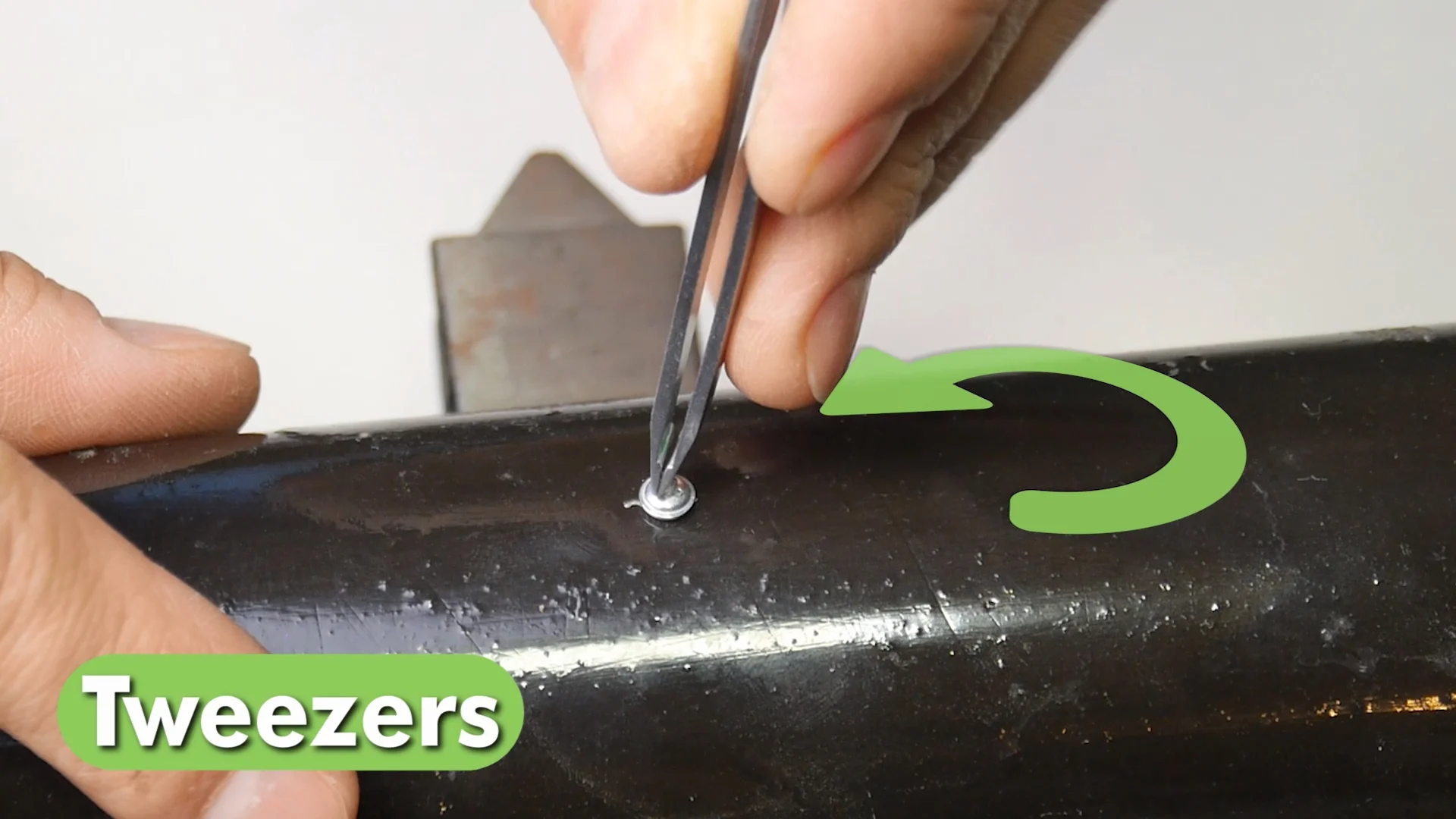 How to Unscrew a Screw Without a Screwdriver: Easy DIY Hacks