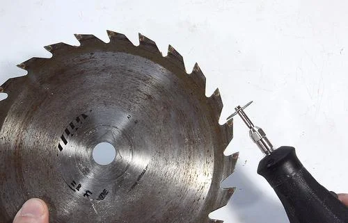 How to Sharpen Saw Blades: Expert Tips for Razor-Sharp Cuts