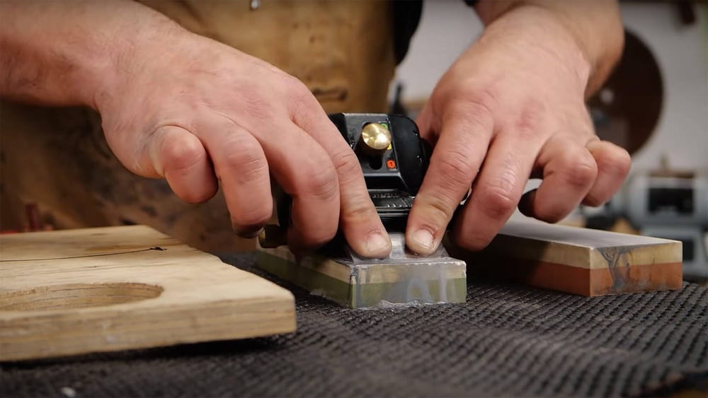 How to sharpen a hand plane blade