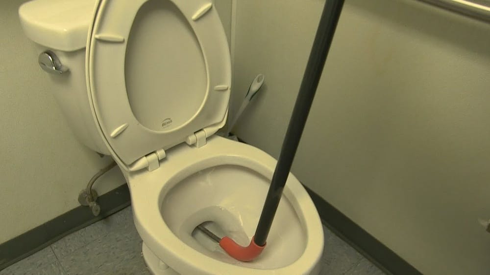 How To Use A Toilet Auger