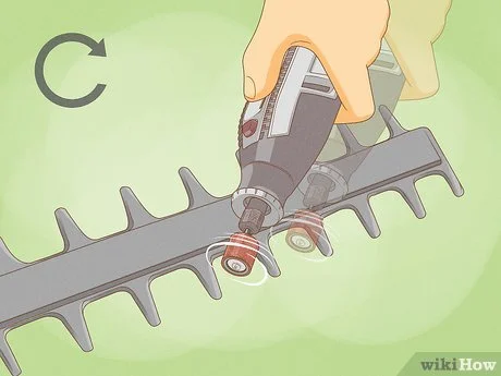 How to Clean Hedge Trimmer Blades: Quick & Easy Guide