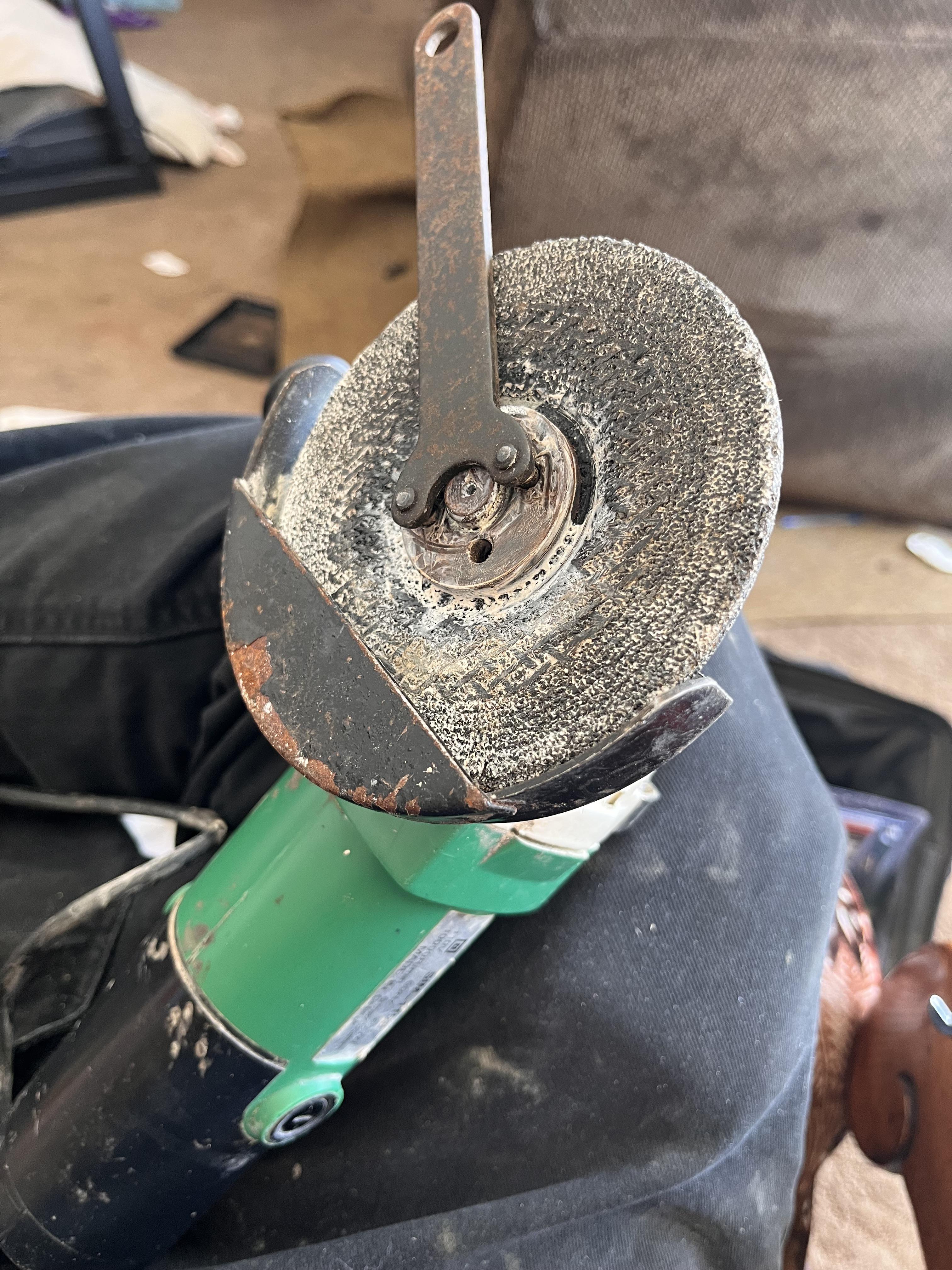 How to Change an Angle Grinder Disc Safely and Easily